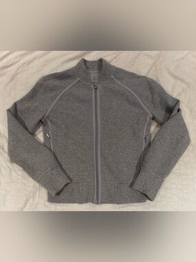 Vintage lululemon Women’s Size 4 Gray Full Zip Jacket Metal Logo Athletic VGUC